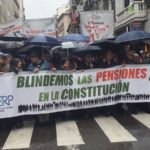 Decenas de miles de manifestantes claman por blindar las pensiones en la Constitución