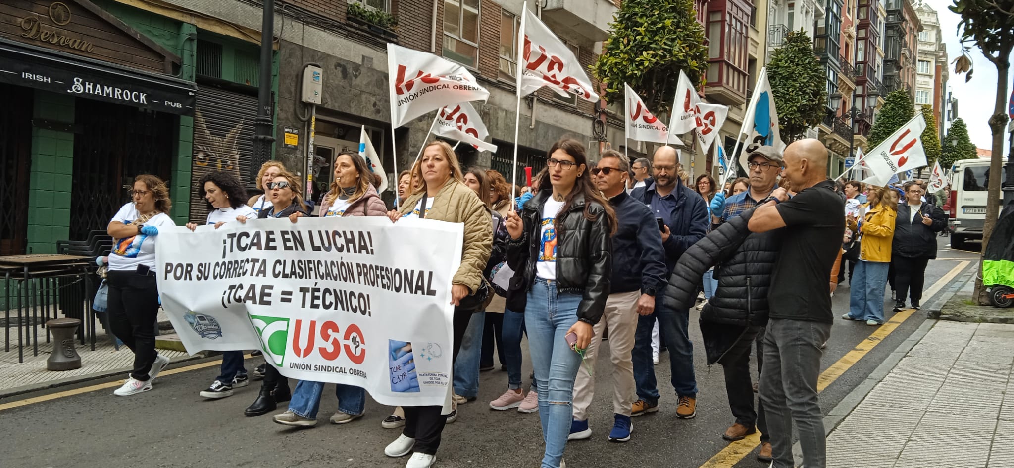 Manifestación de TCAE en Gijón convocada por FAC-USO para exigir la equiparación profesional y reclasificación en la sanidad pública