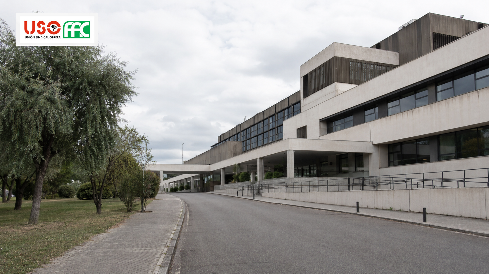 Exterior del Hospital Monte San Isidro de León con el logotipo de FAC-USO