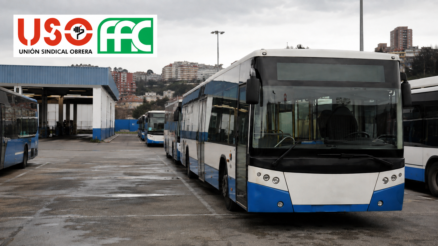 Autobuses del TUS de Santander en las cocheras con el logo de FAC-USO